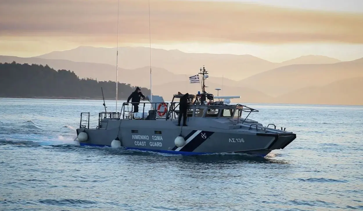 12 MIGRANTS KILLED IN TWO SHIPWRECKS