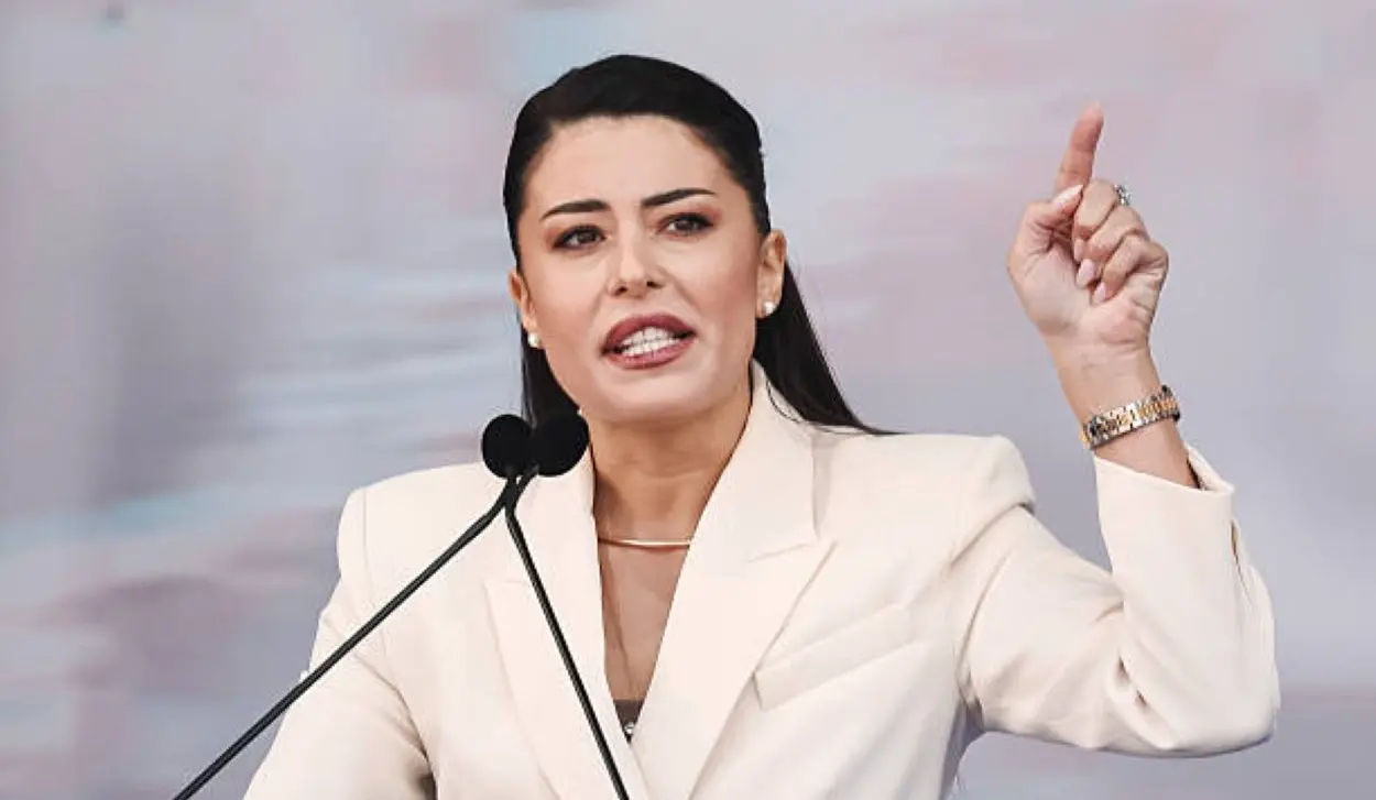 LATINOPOULOU CALLS FOR EXPULSION OF ISLAMISTS AND FAR-LEFT EXTREMISTS